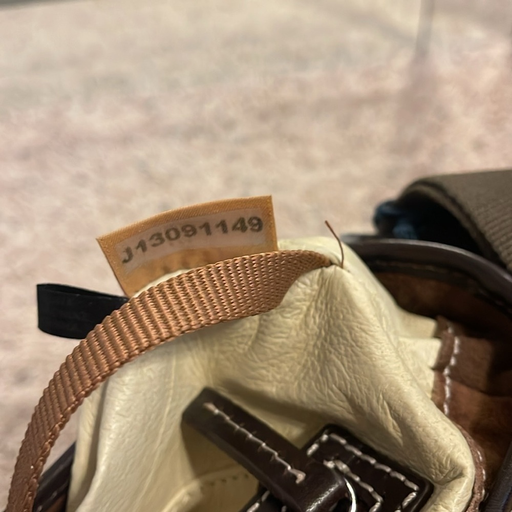Dooney and Bourke brown leather shoulder bag - Picture 6 of 6